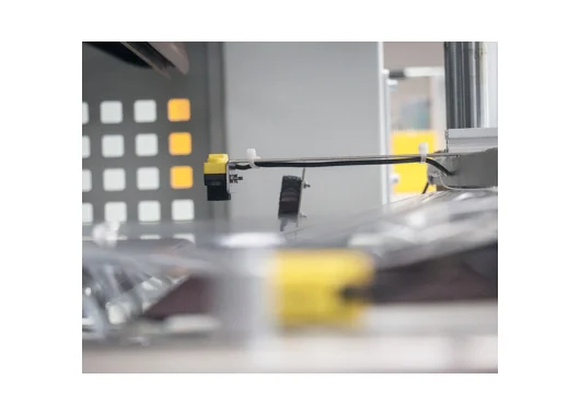 Automatic L-Type Sealing and Shrinking Packaging Machine (GPL-4535I + GPS-4525)